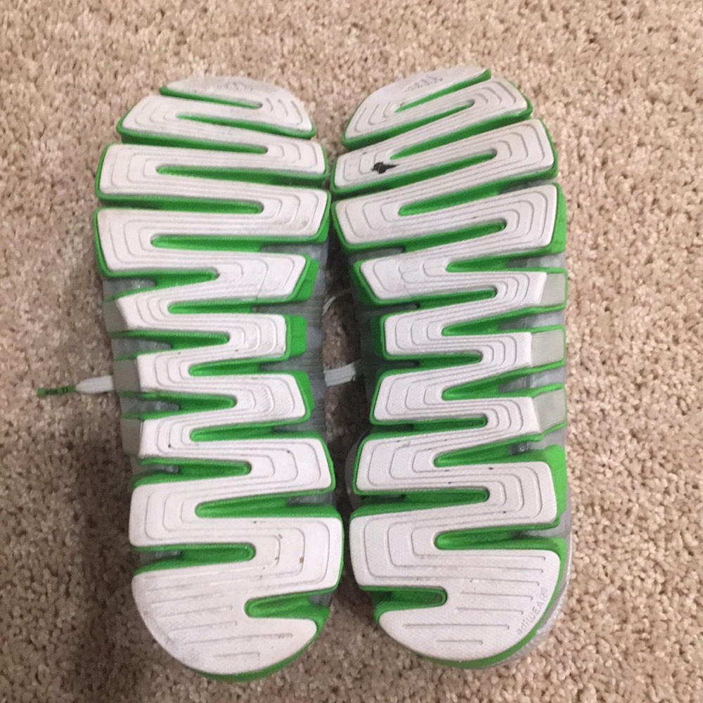 Running shoes - Picture 3 of 4